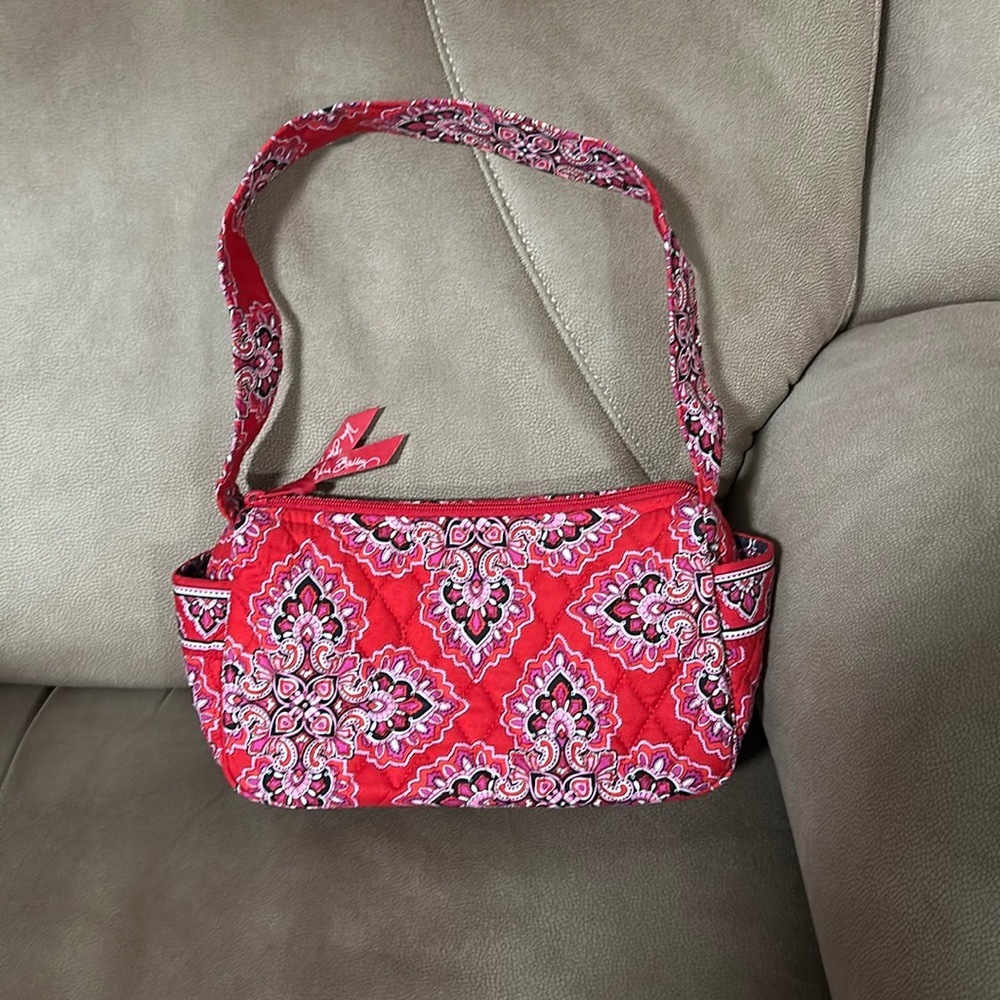 Small red Vera Bradley purse excellent condition
